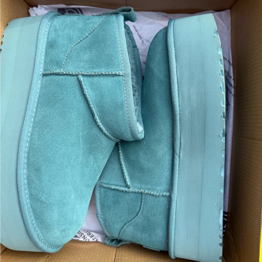 Ugg classic ultra mini platform in teal women’s size 8